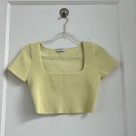 Aritzia Women's Babaton Sculpt Knit Yellow Blouse Size $78 Size L - Picture 1 of 5